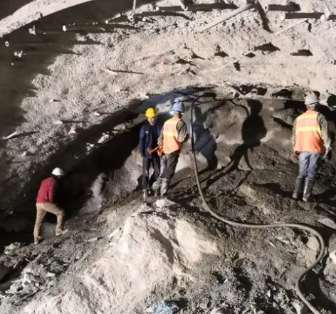 成华拱顶带模注浆料的施工流程及注意事项